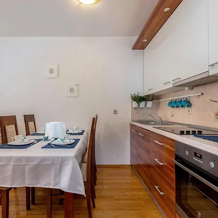 Lovely Apartment In Crikvenica With Roofed Terrace, Cleaning Included Crikvenica