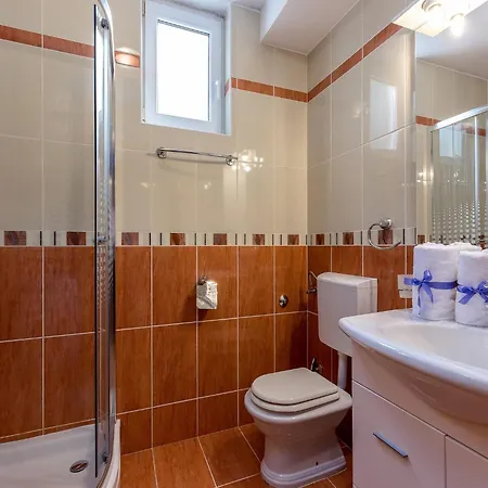Apartment Lovely Apartment In Crikvenica With Roofed Terrace, Cleaning Included