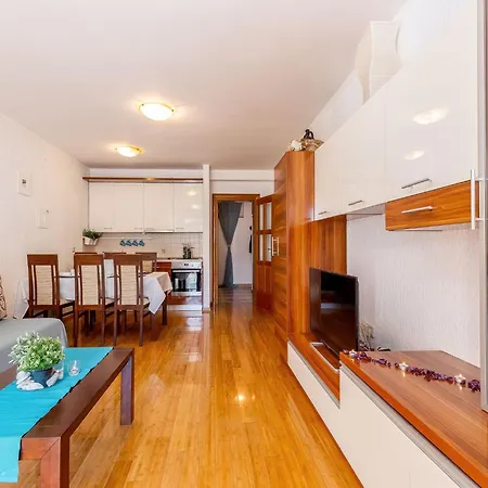 Apartment Lovely Apartment In Crikvenica With Roofed Terrace, Cleaning Included Crikvenica