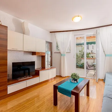 Lovely Apartment In Crikvenica With Roofed Terrace, Cleaning Included