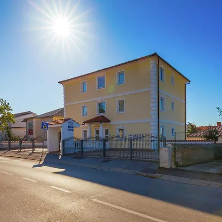 Apartment Lovely Apartment In Crikvenica With Roofed Terrace, Cleaning Included