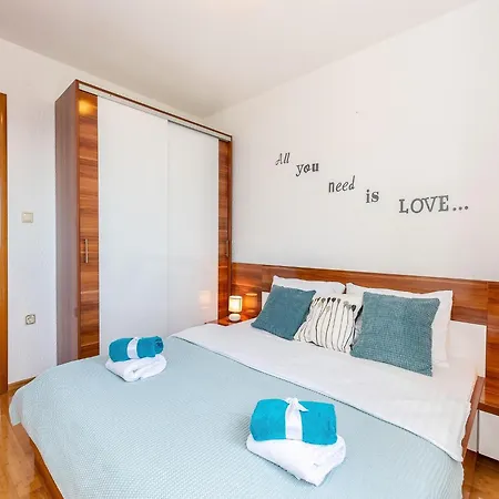 Lovely Apartment In Crikvenica With Roofed Terrace, Cleaning Included Crikvenica