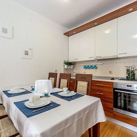 Apartment Lovely Apartment In Crikvenica With Roofed Terrace, Cleaning Included Crikvenica